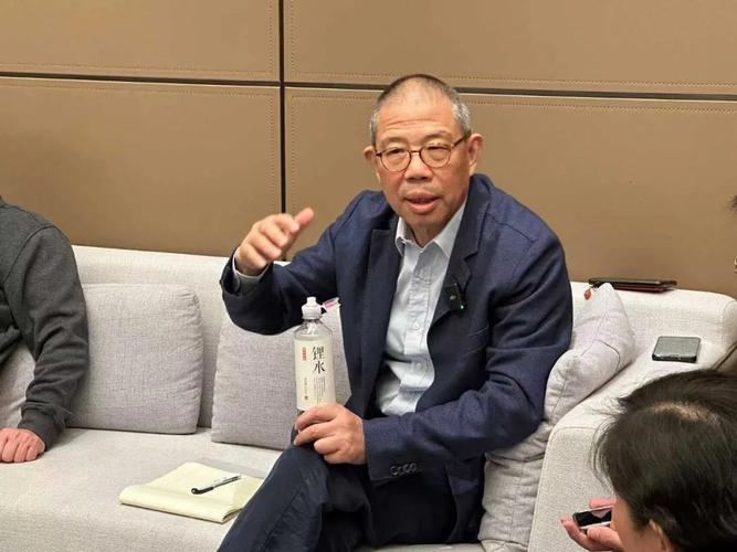 农夫山泉创始人钟什么